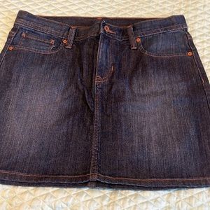 🌞Gap Jeans Skirt Size 8 Fleur de Lis pocket design